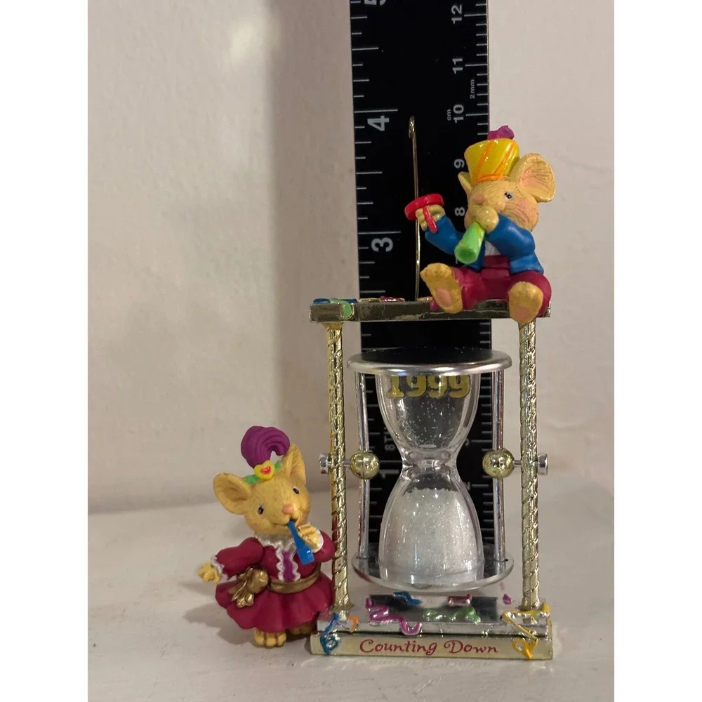 Carlton Cards Heirloom Ornament Just in Time for 2000 Millennium‎ Mice Hourglass